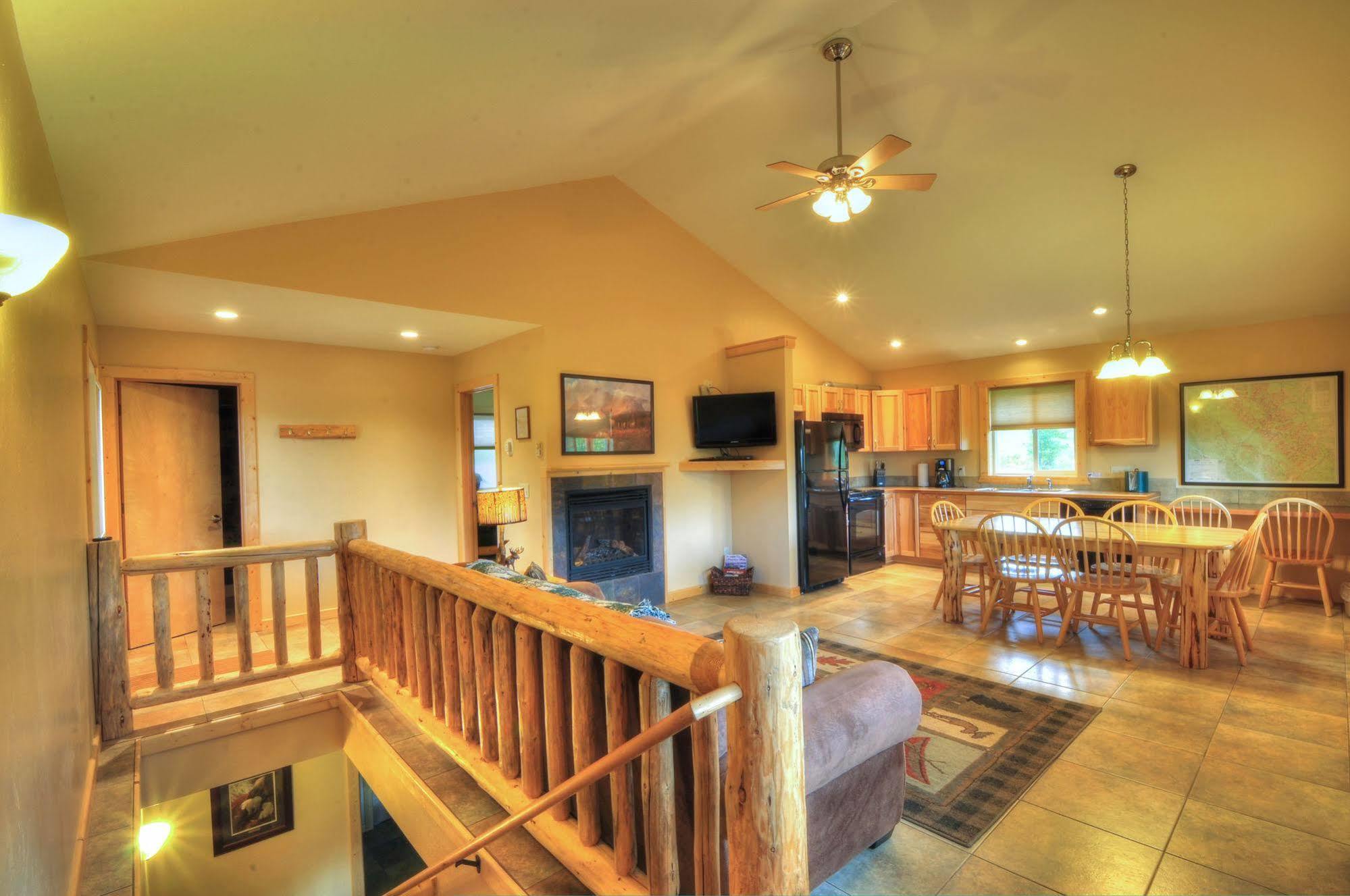 Paddle Ridge Villa West Glacier Luaran gambar